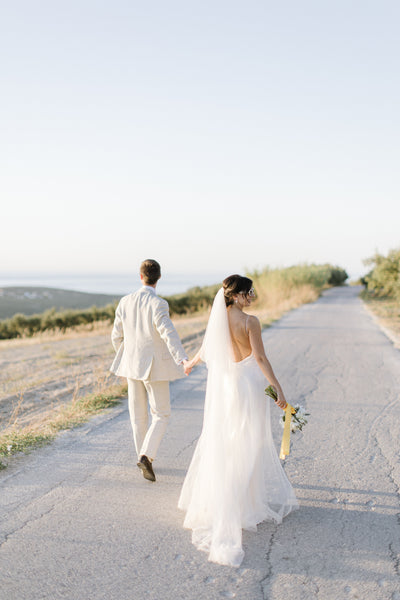 Top 5 Tips for Shopping for a Sample Wedding Dress